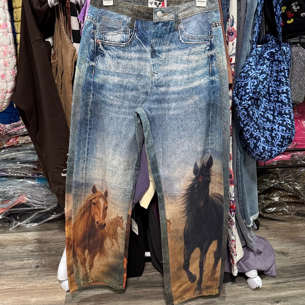 Vibrant horse print barrel Jeans - Picture 4 of 5